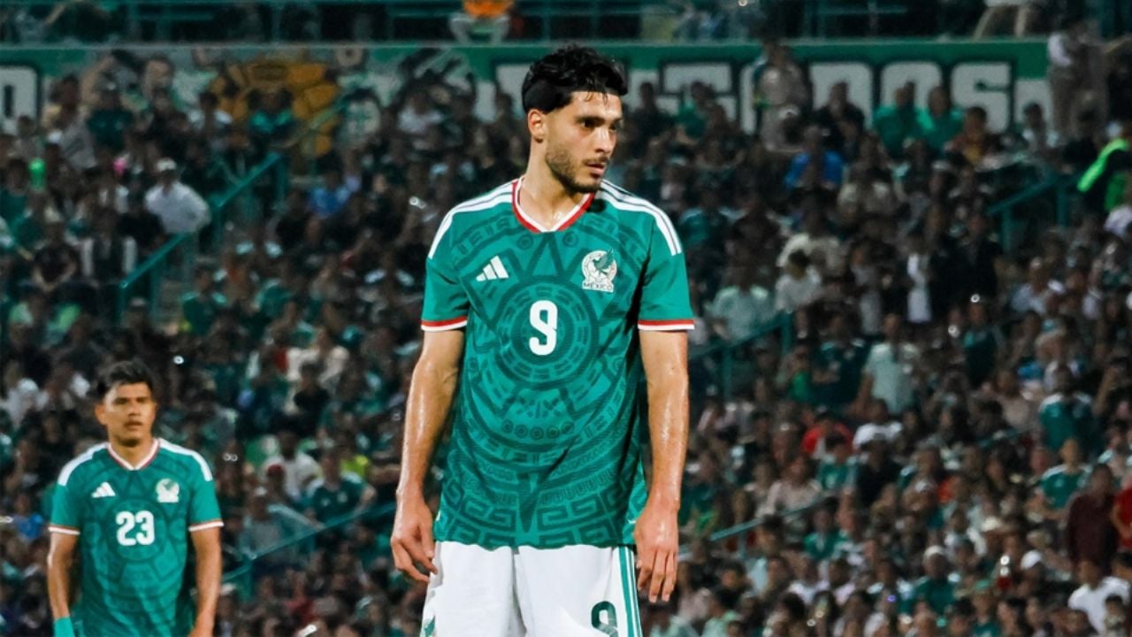 “Ridículos y con poca vergüenza”: David Faitelson tunde a Raúl Jiménez por reproches a la afición