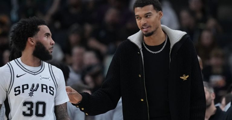 'Wemby' estuvo en la banca en este juego