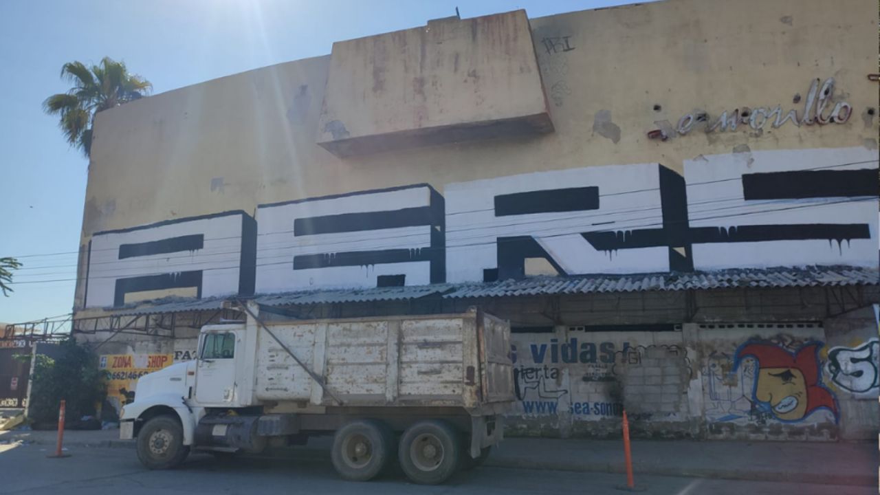 Continúa la demolición del edificio de Cinema 70 en Hermosillo; aquí todos los detalles