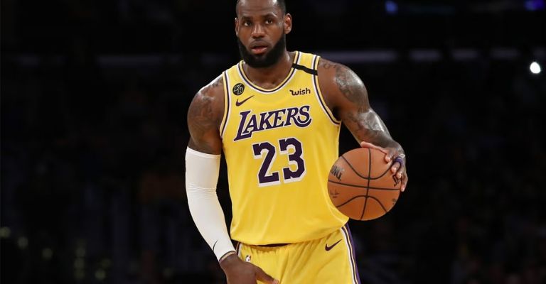 James no ha podido debutar esta campaña