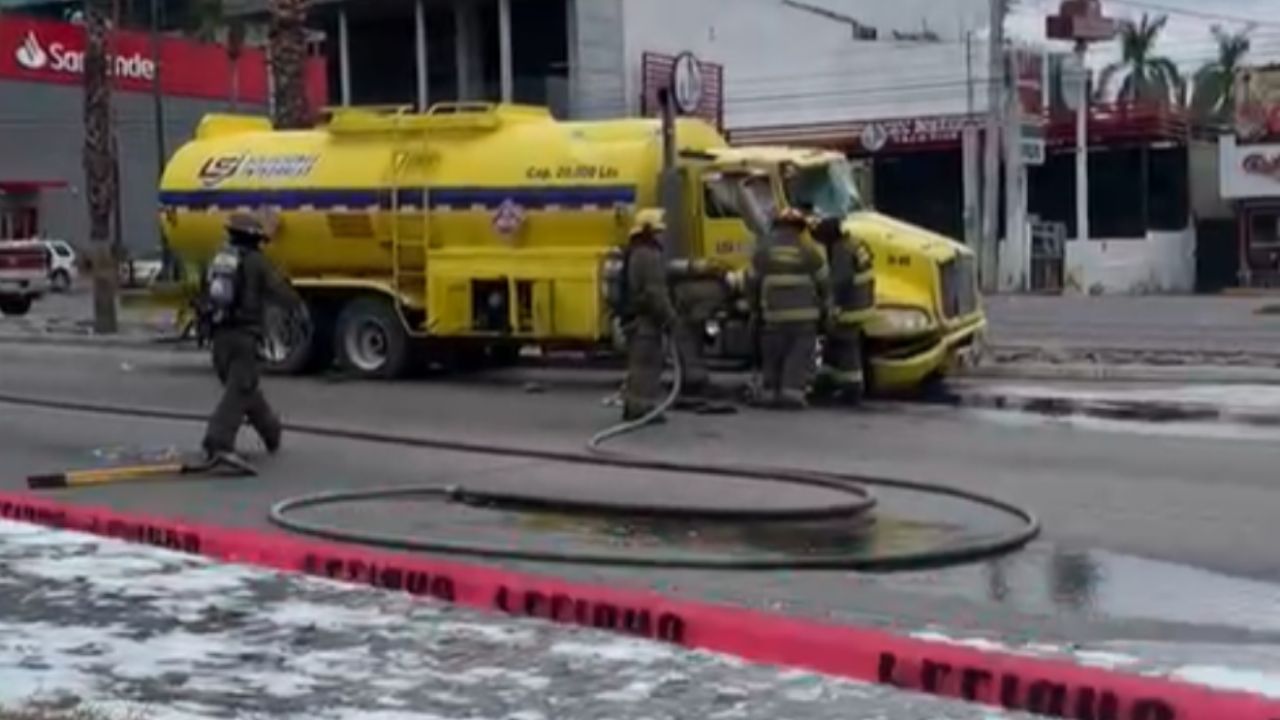VIDEO: Conductor de pipa provoca INTENSA PERSECUCIÓN y choques en Hermosillo; habría robado unidad