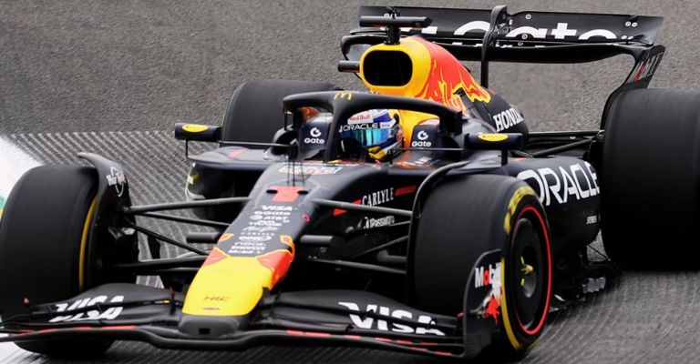 'Mad Max' continúa al acecho del líder