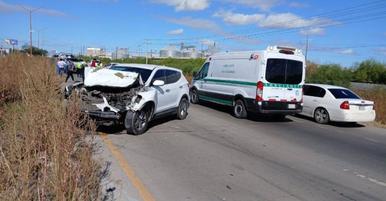 Se registra accidente automovilístico sobre la Carretera Federal México 15.