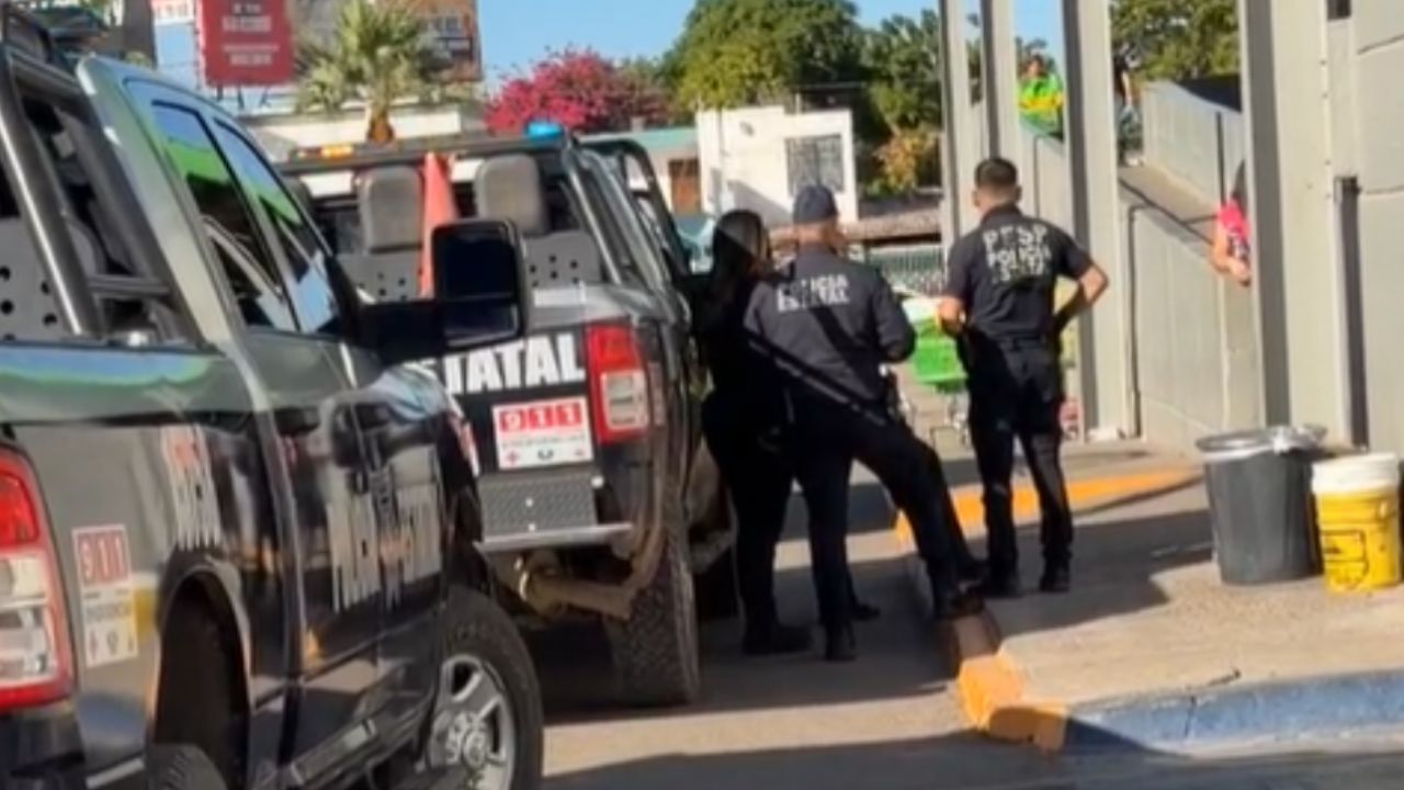 PÁNICO por ‘LEVANTÓN’ en supermercado de Ciudad Obregón; tres vehículos participaron en los hechos