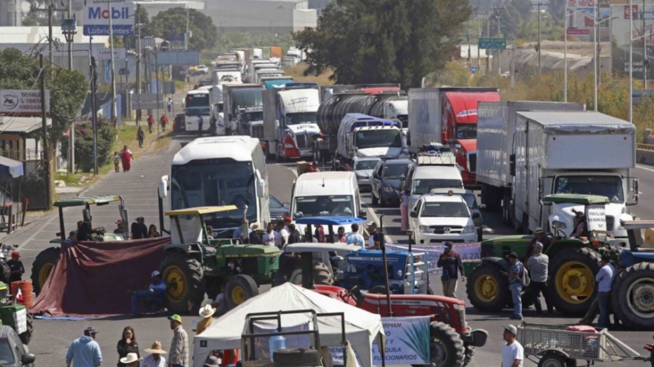 Tras reuniones con la Segob, productores y transportistas LEVANTAN BLOQUEOS en carreteras