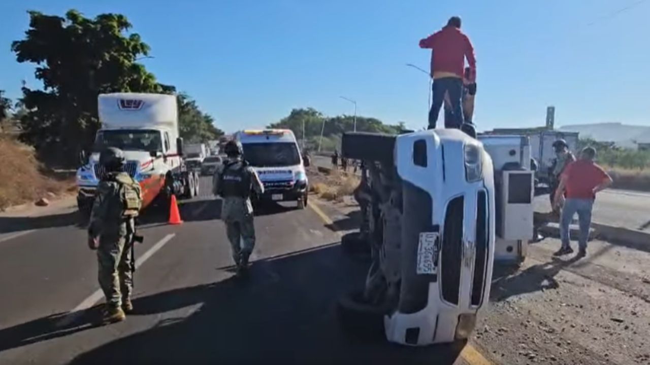 Culiacán: Brutal volcadura en ‘La Costerita’ deja a un hombre con graves fracturas en las piernas