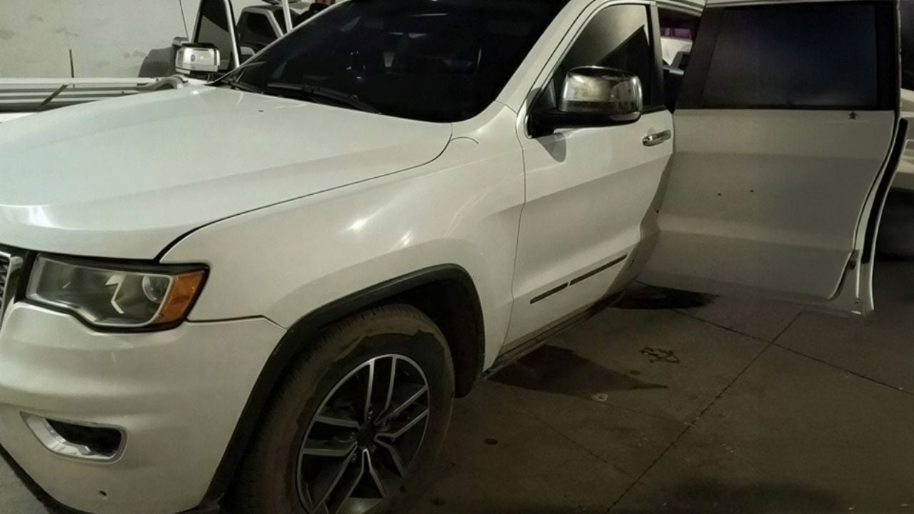 Ciudad Obregón: Aseguran auto con armas largas y equipo táctico usado para secuestro de policía