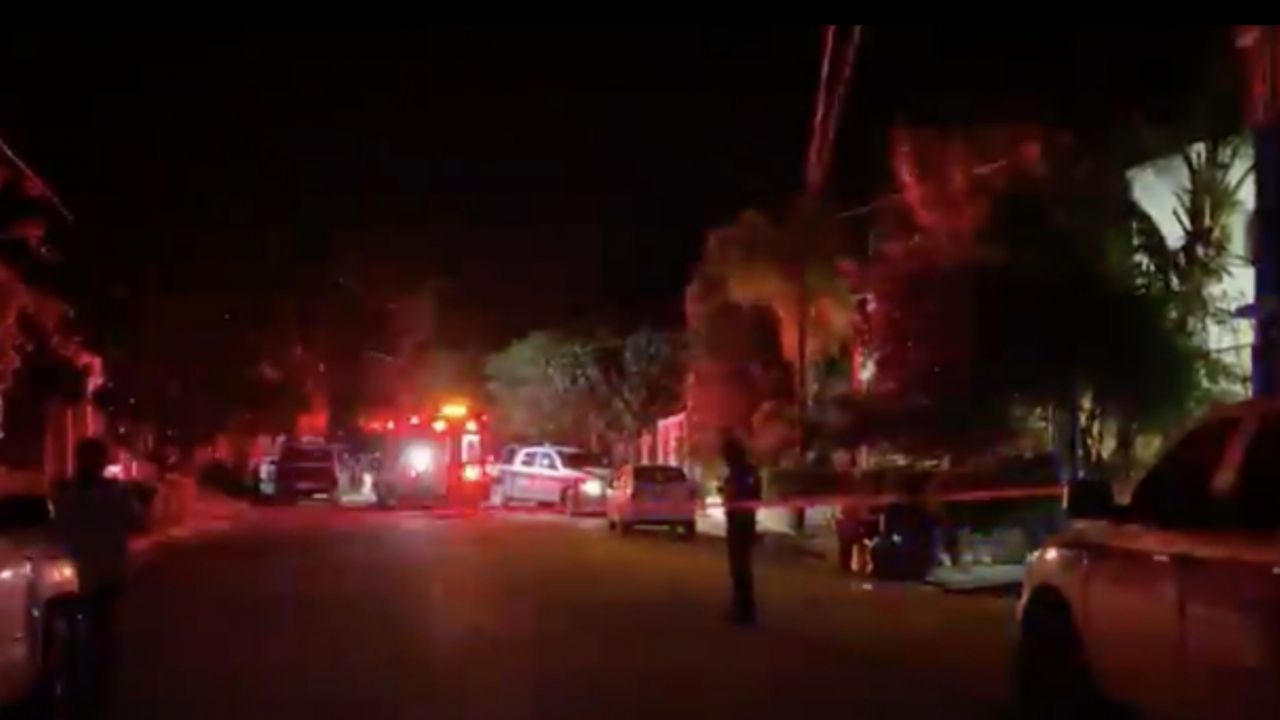 Sin misericordia: Sicarios matan a balazos a un joven en Hermosillo; su cuerpo quedó en un auto