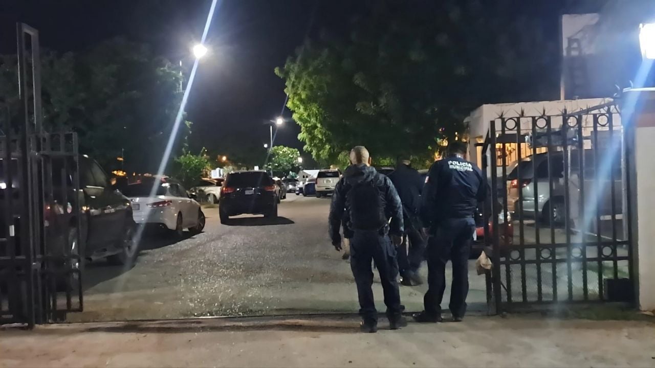 FUERTE balacera en fraccionamiento de Sonora causa PÁNICO: Hieren a uno e incendian palapa
