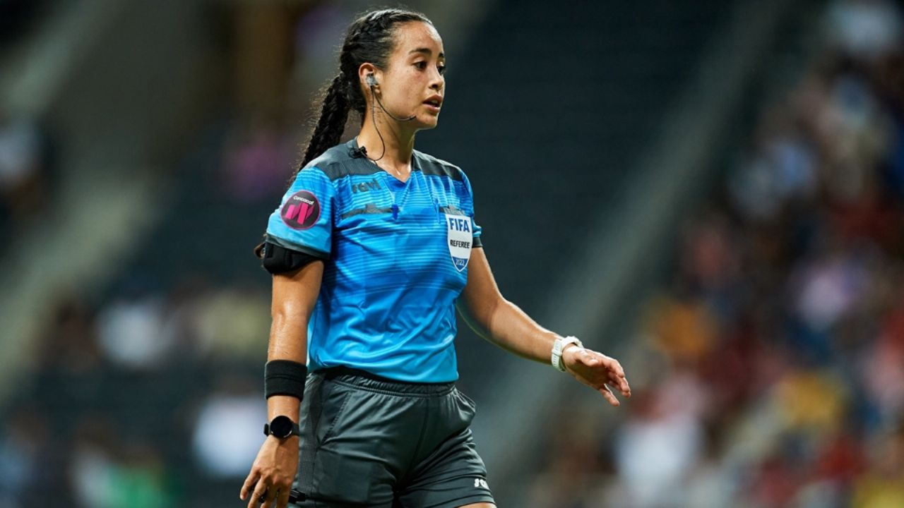 La árbitra Katia Itzel García expone mensajes violentos en su contra: “Ahora entiendo al ‘Chicharito'”