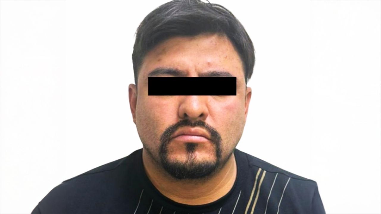 Detienen a servidor público acusado de secuestro y extorsión contra comerciantes en Edomex