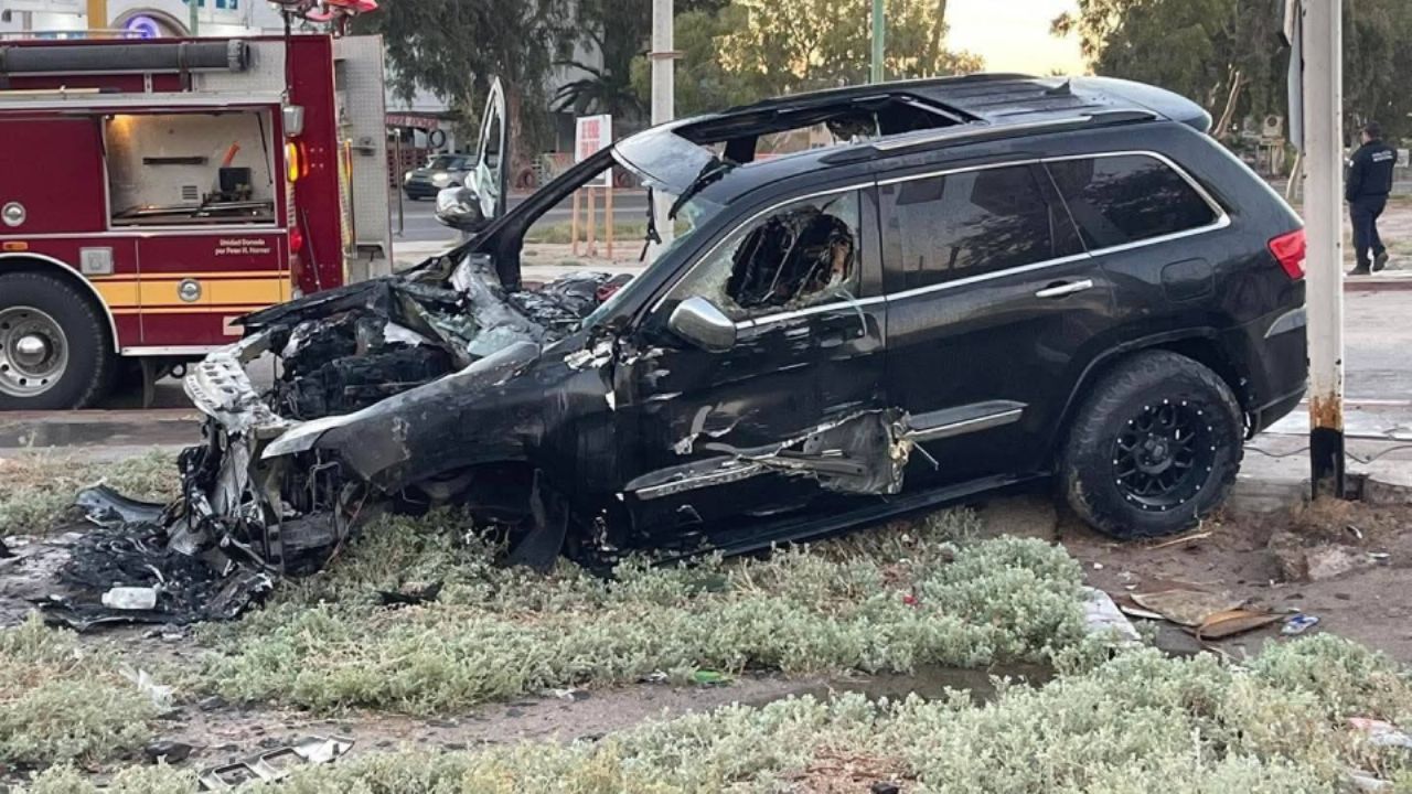 Puerto Peñasco: Joven se salva de milagro tras choque de su vehículo con tren que terminó incendiándose