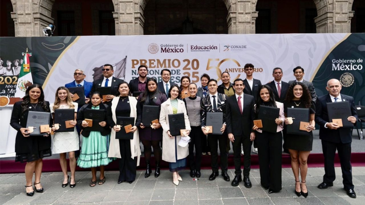 Claudia Sheinbaum entrega el Premio Nacional del Deporte 2025 a destacados atletas