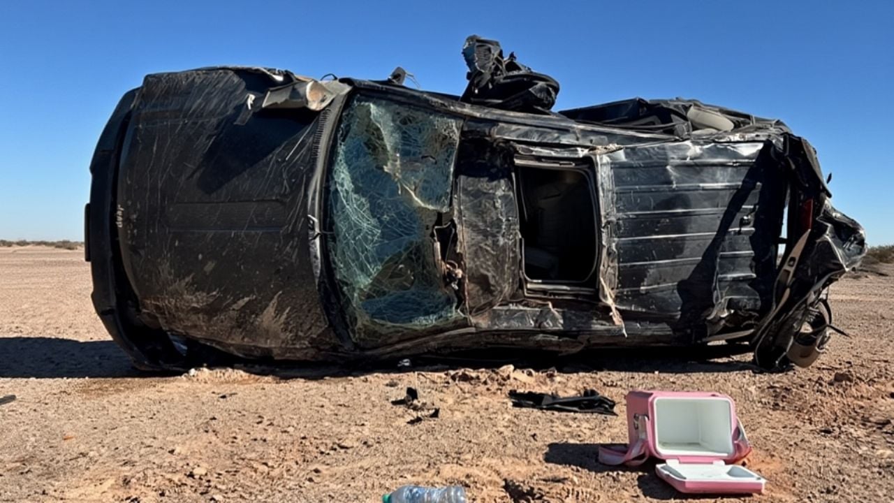 Fatal accidente el norte de Sonora: Muere mujer de 24 años tras salirse del camino y volcar