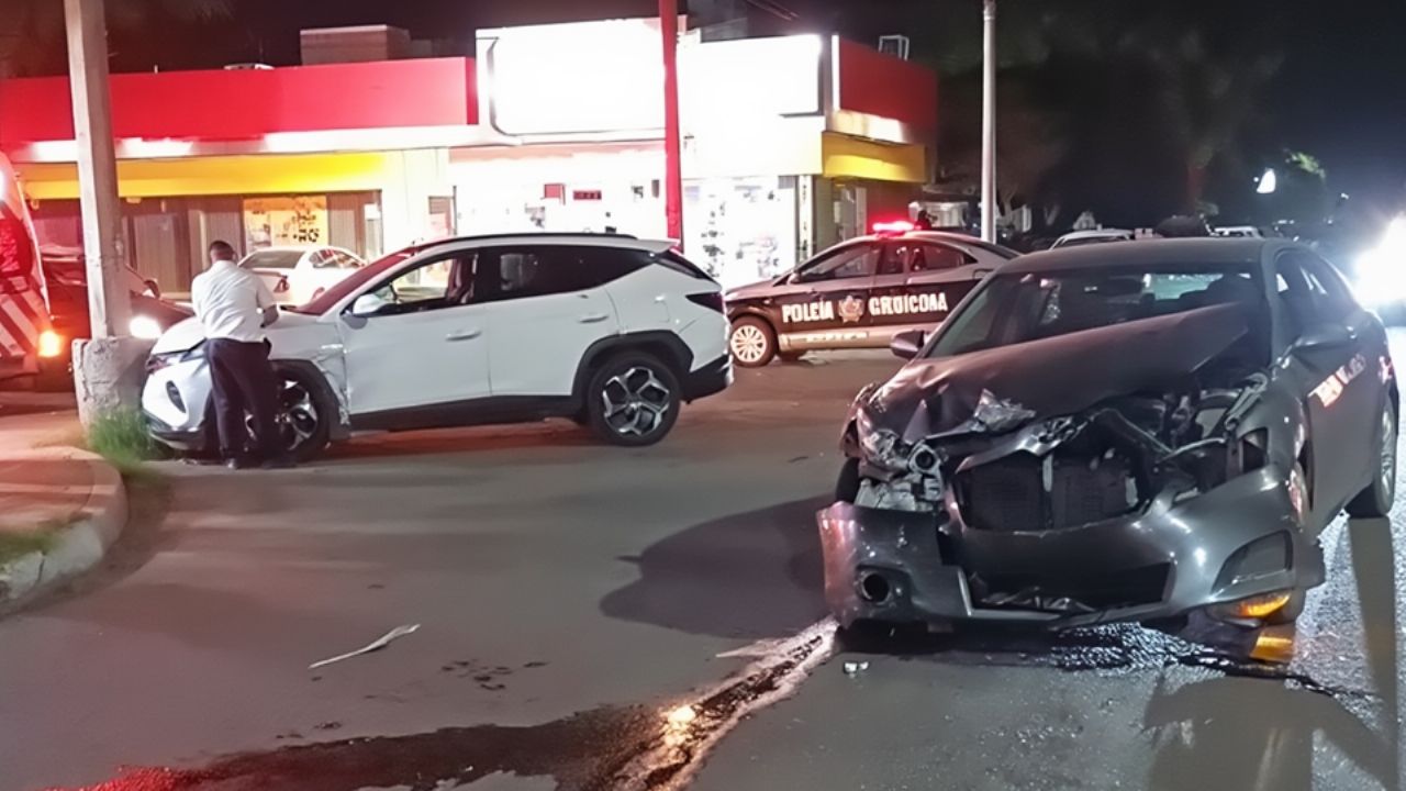 Segundo accidente de la semana: Chocan dos autos en Otancahui y Allende, de Ciudad Obregón