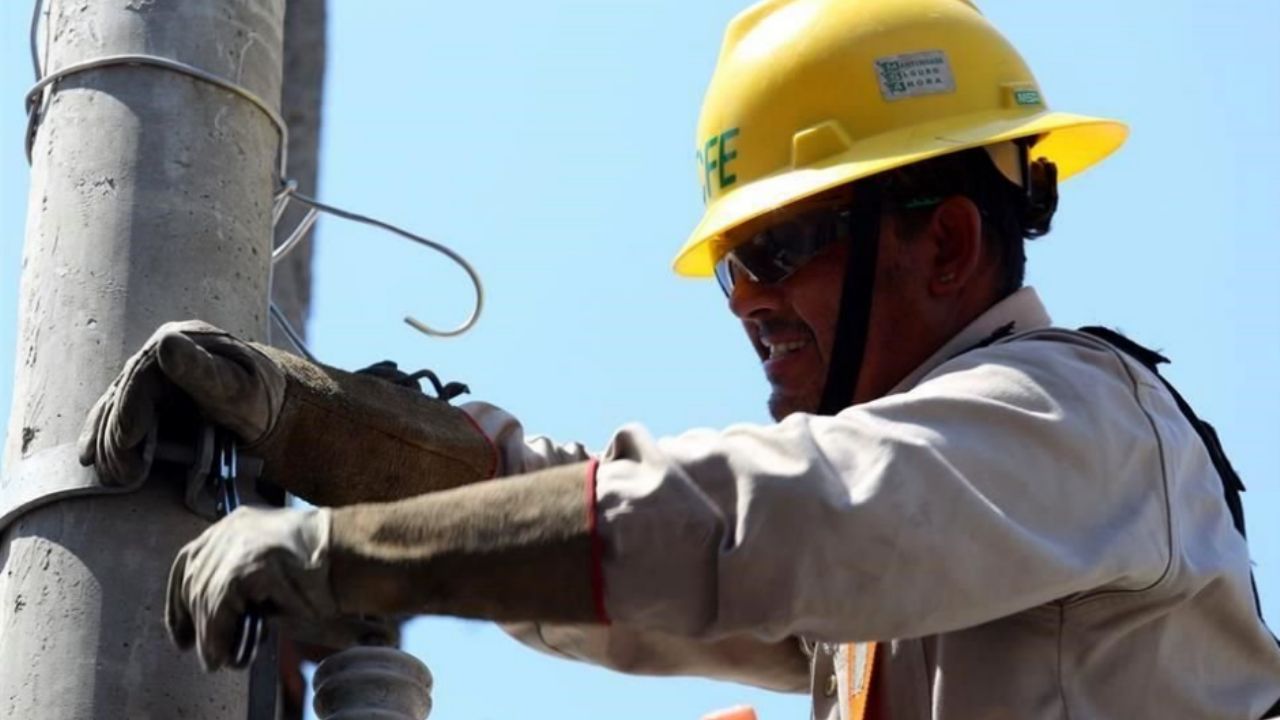 Unión de Usuarios de Hermosillo lanza alerta por FALSOS empleados de la CFE; llama a externar cuidados