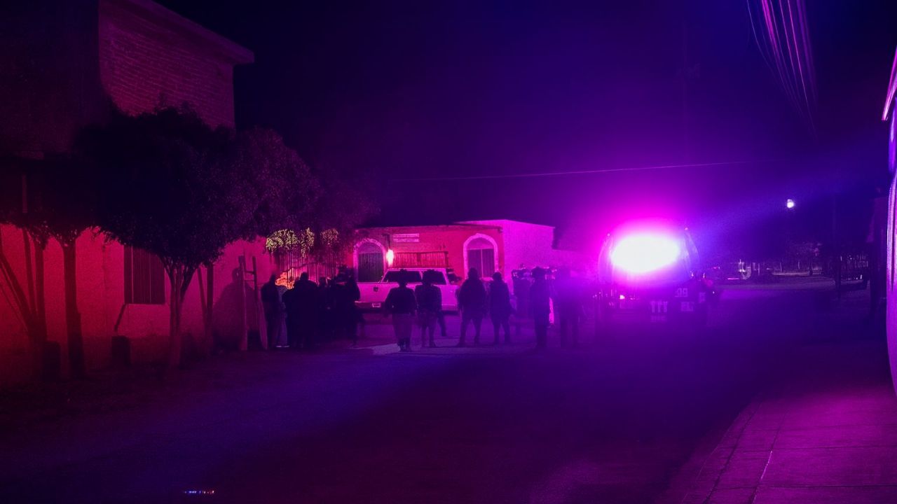 Noche SANGRIENTA en Cajeme: Sin misericordia, sicarios asesinan a 2 jóvenes dentro de un auto