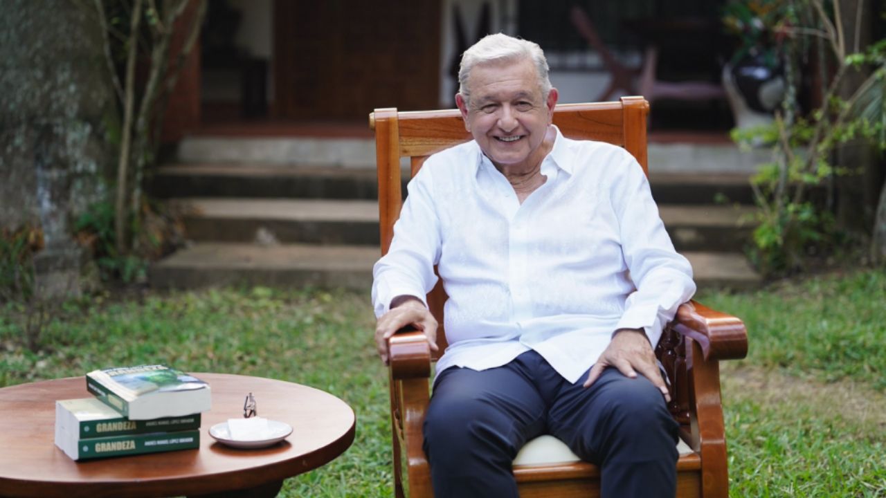 Alfonso Durazo, gobernador de Sonora, felicita al expresidente AMLO por la presentación de su libro ‘Grandeza’