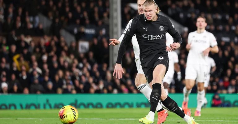 El noruego anotó su gol 100 en la Premier League