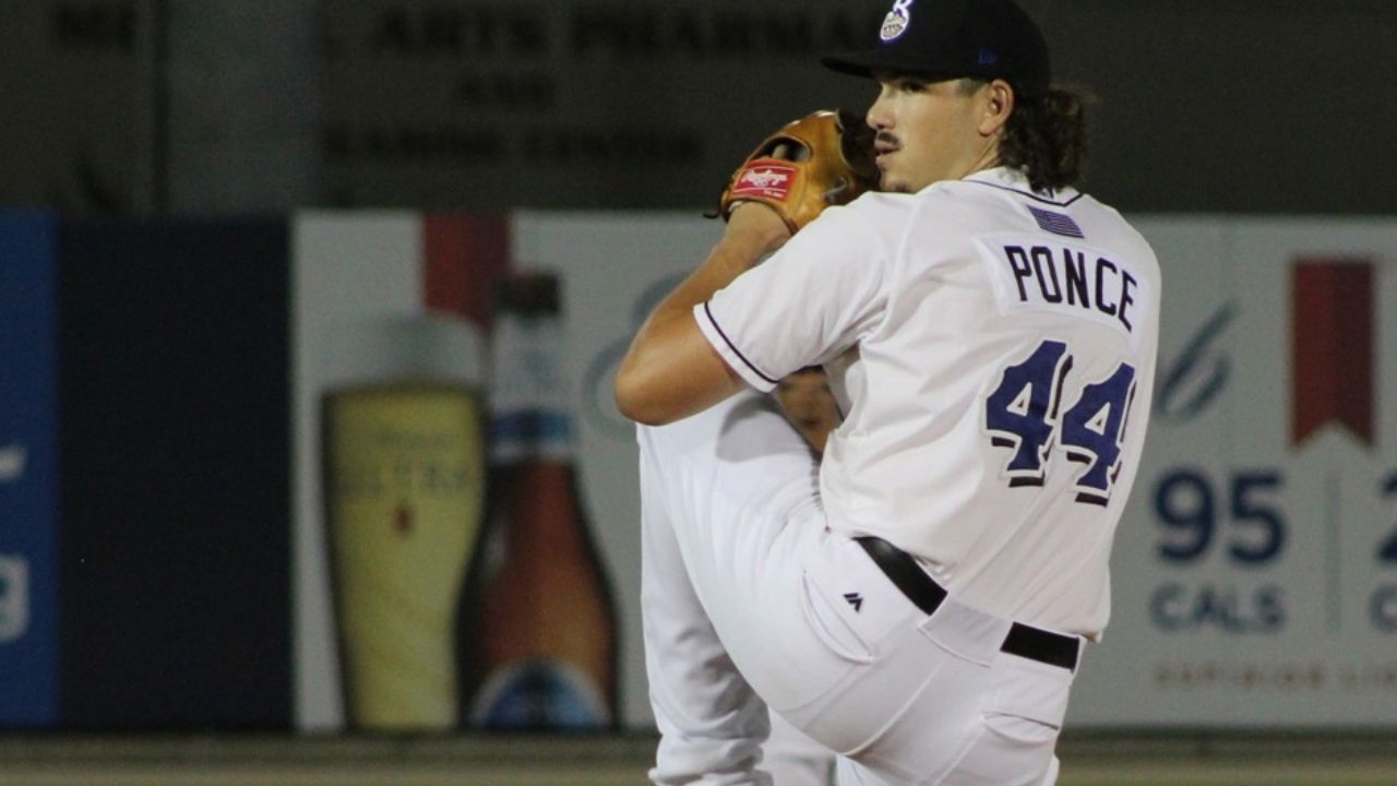 Pitcher mexicano que conquista Corea firma contrato con un histórico club en la MLB