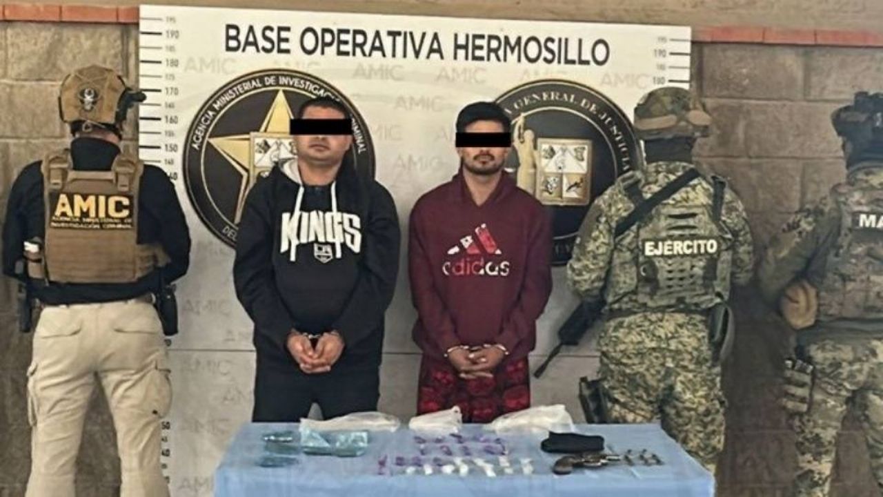 Capturan a dos sujetos, decomisan droga y aseguran una pistola durante un cateo en Hermosillo
