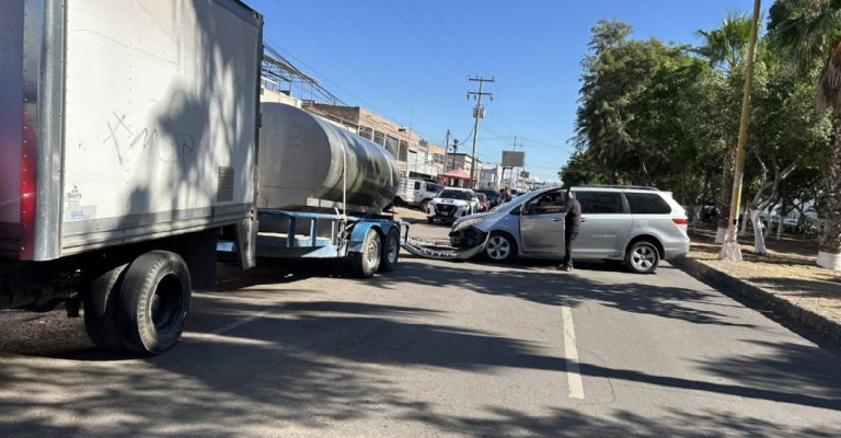 Se registra choque sobre el boulevard Ramírez.