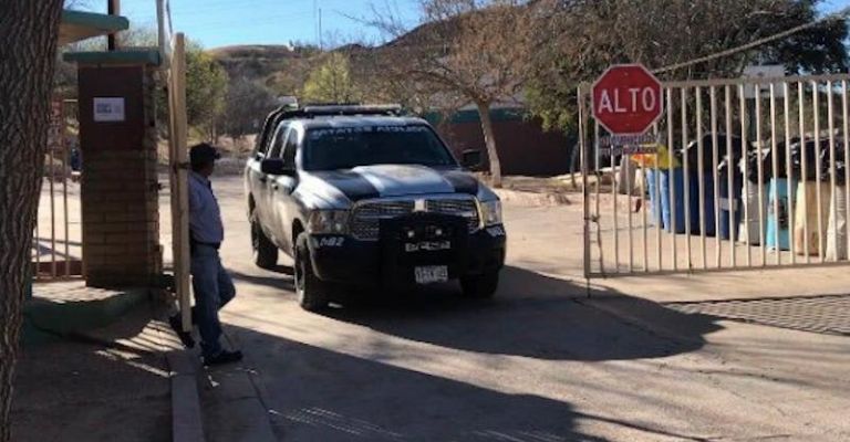 Elementos de la Policía Municipal localizaron a la víctima inconsciente sobre la banqueta.