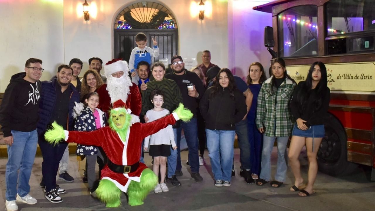 Navidad 2025: Trolebús Turístico de Hermosillo inicia la ruta navideña con Santa Claus y Grinch