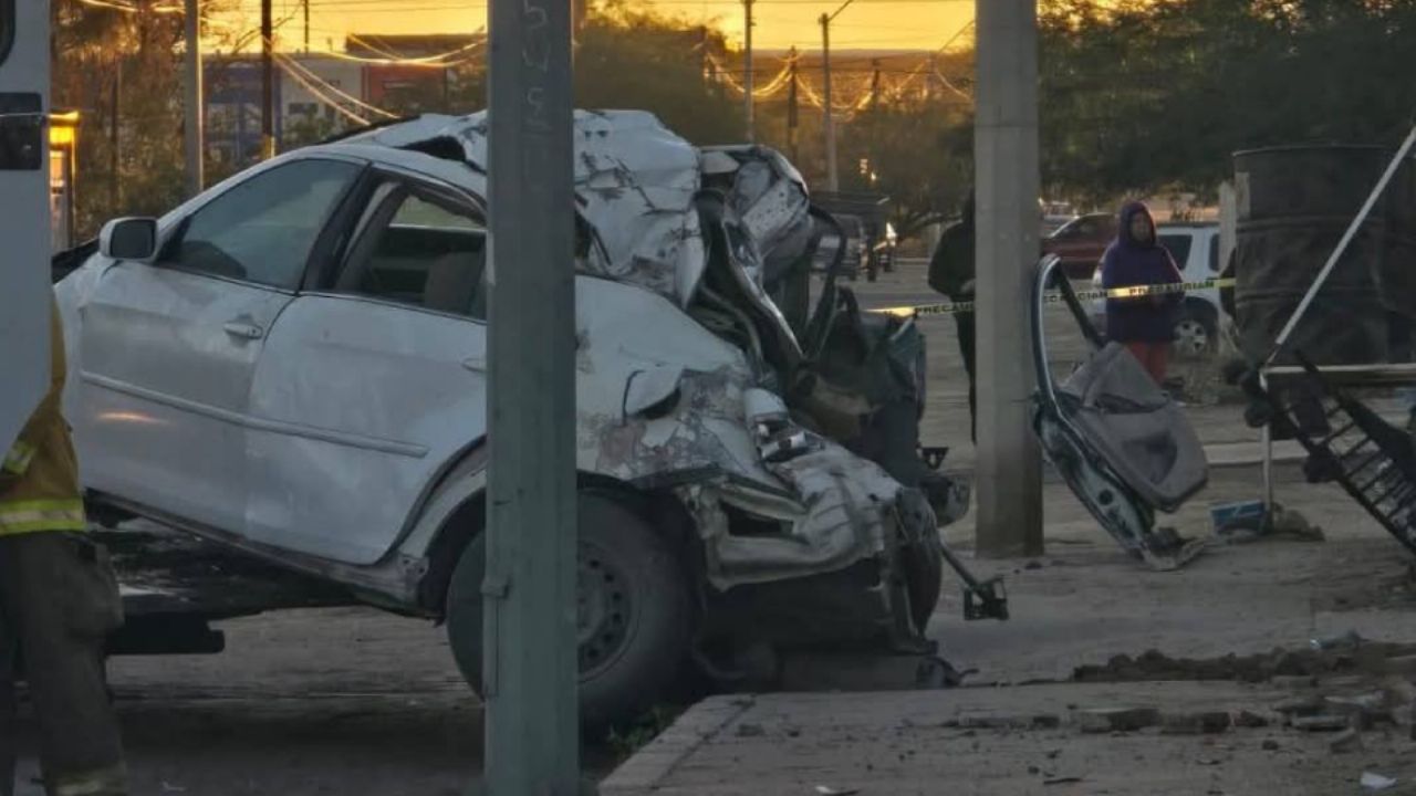 Accidente mortal en Sonora: Dos jóvenes mueren al estrellarse contra una casa y quedar atrapados