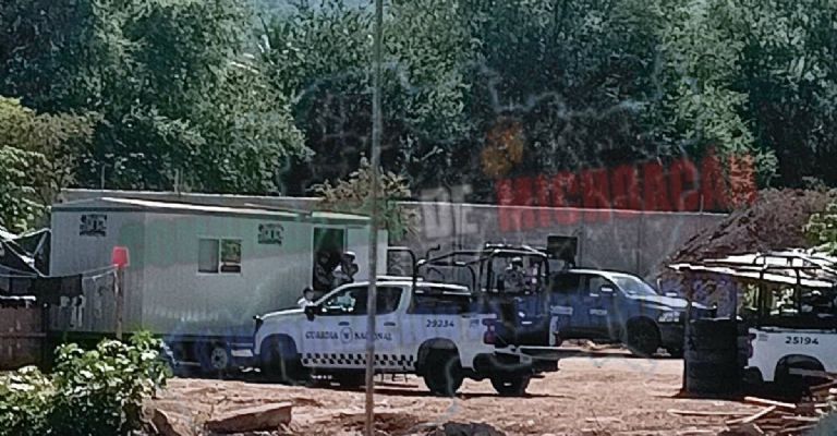 A tiros, elemento de la Guardia Nacional ASESINA a dos compañeros en Michoacán