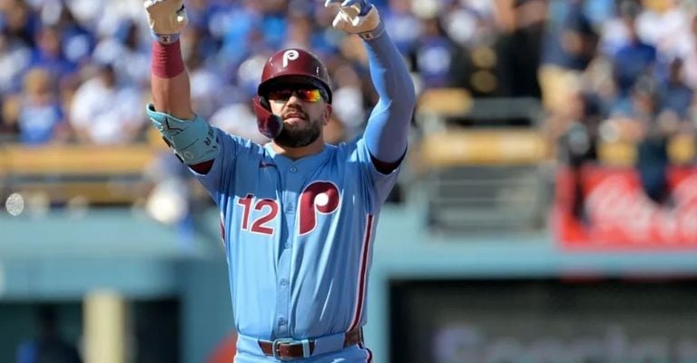 Schwarber seguirá vistiendo la franela de los Phillies