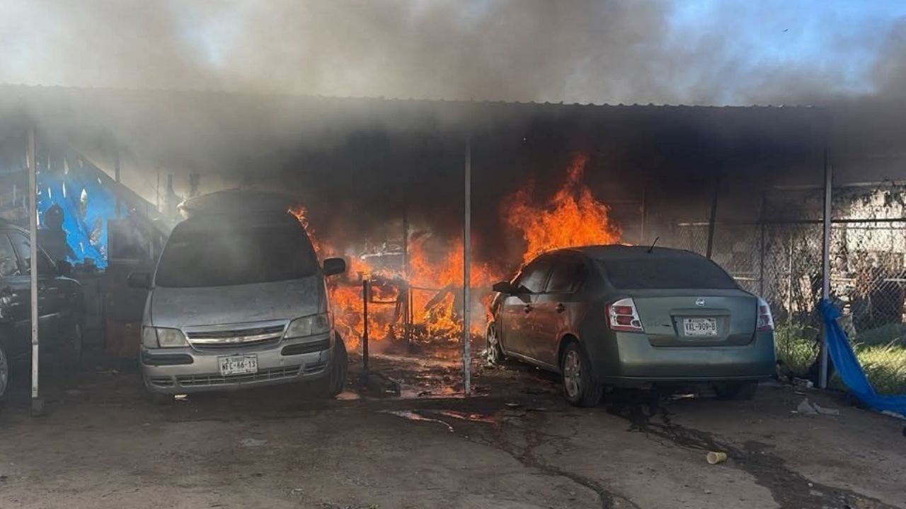 Sufre incendio taller mecánico al sur de Hermosillo; dos trabajadores resultaron lesionados