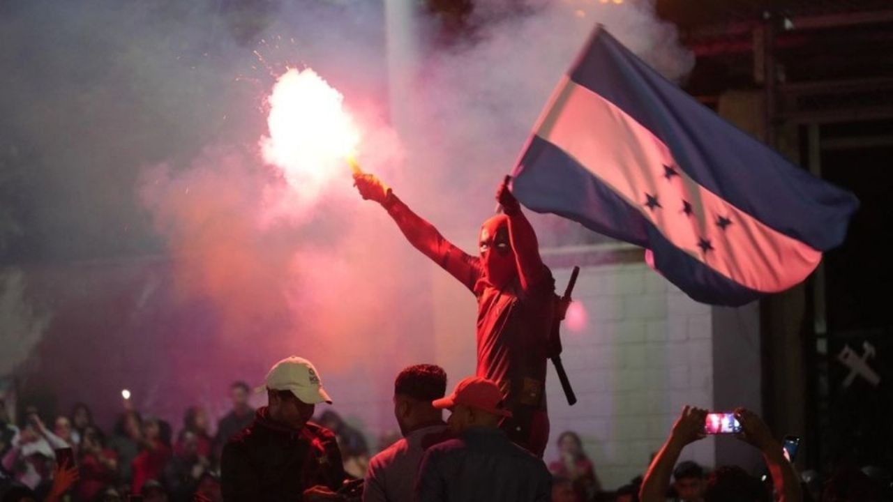 Honduras detiene el conteo de votos en comicios presidenciales tras manifestaciones