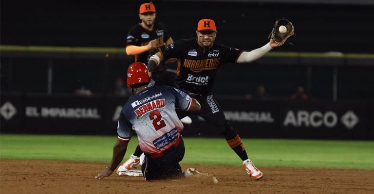 El duelo tuvo también grandes jugadas defensivas