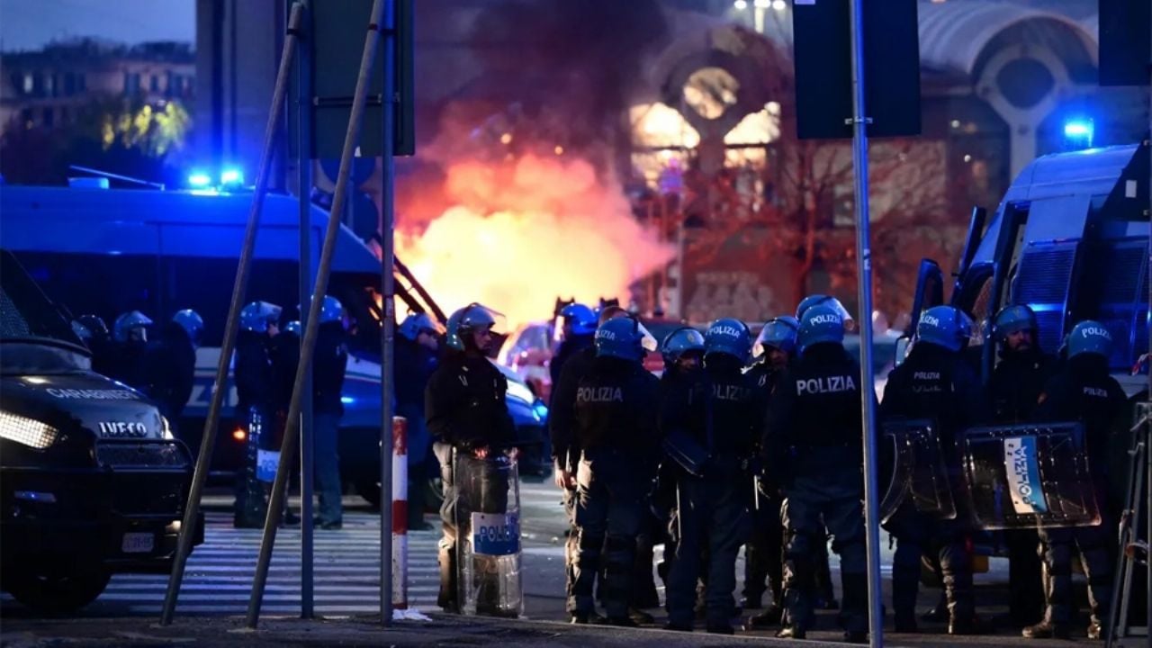 Policías heridos e incendios; partido del Inter y el Génova de la Serie A causa disturbios en Italia