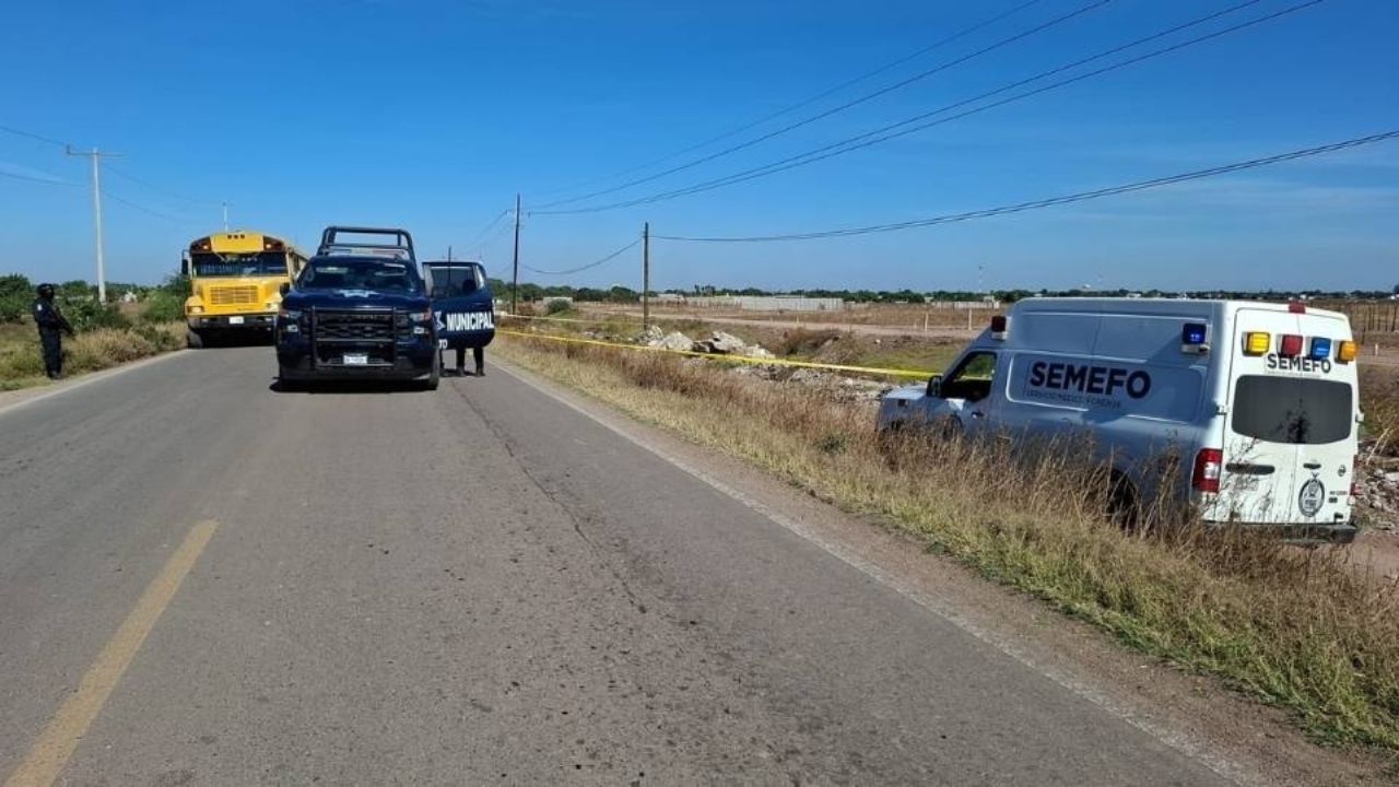Con huellas de violencia y maniatado: Hallan cadáver a un costado de una carretera en Navolato