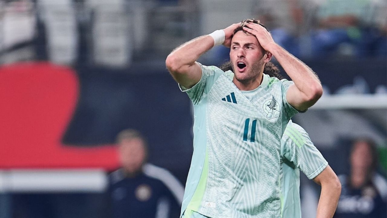 Dura baja para la Selección Mexicana; ‘Santi’ Giménez tendría que ser operado y perderse el Mundial 2026