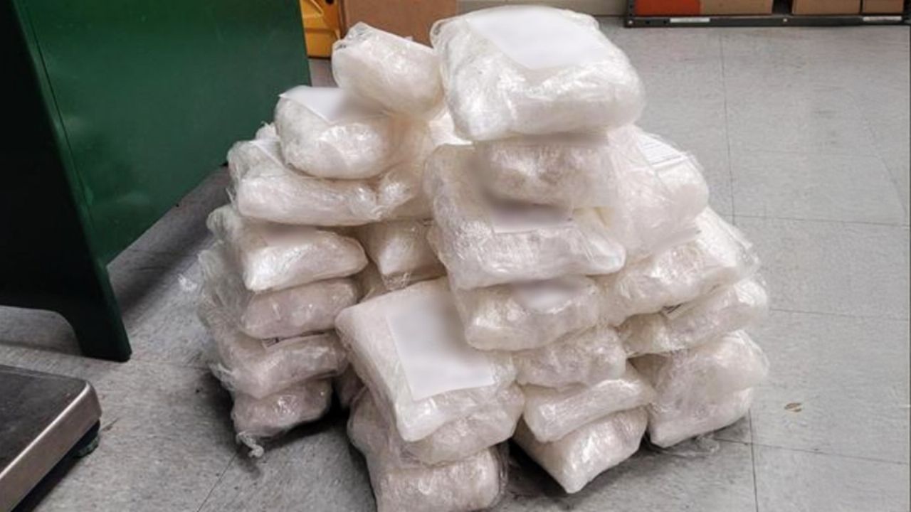 Cae vehículo con medio millón de pastillas de fentanilo en Nogales; repuntan incautaciones