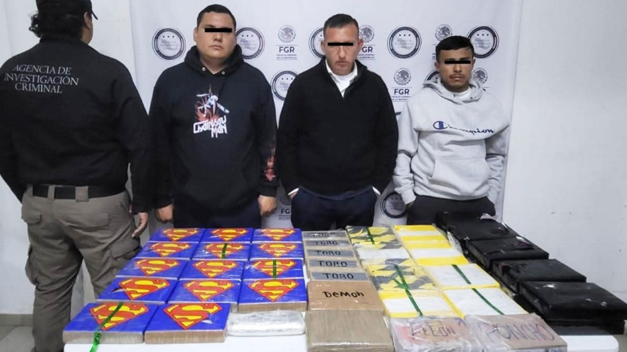 Arrestan a tres pasajeros de autobús en carretera de Sonora; llevaban cargamento de droga