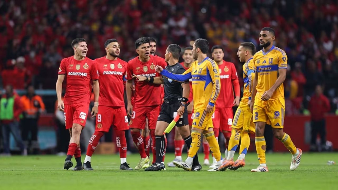 Juan Pablo Vigón y Franco Romero reciben sanción por su ‘pelea’ en la final del Apertura 2025