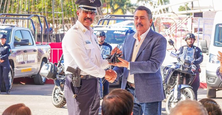 Ciudad Obregón: Entrega Lamarque Cano nuevo parque vehicular y equipo tecnológico a la SSPM para mejorar seguridad