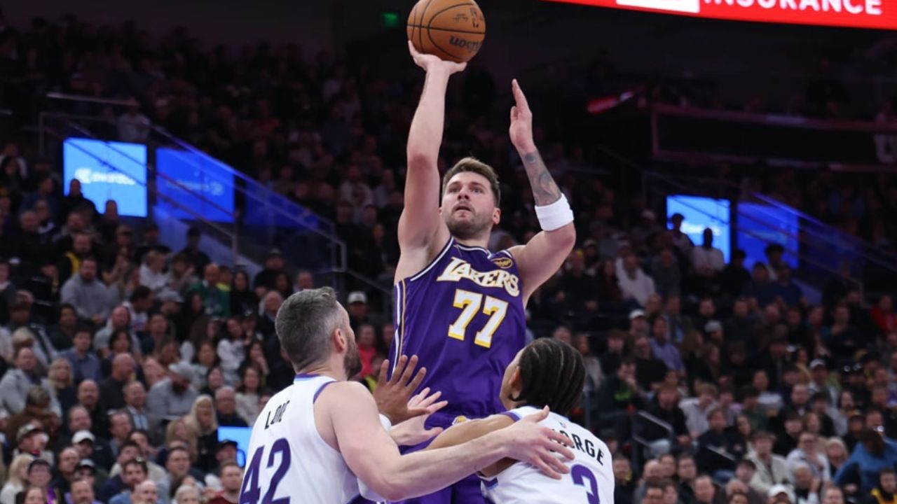 LeBron James se rinde ante la ‘magia’ de Luka Doncic en una victoria de Lakers