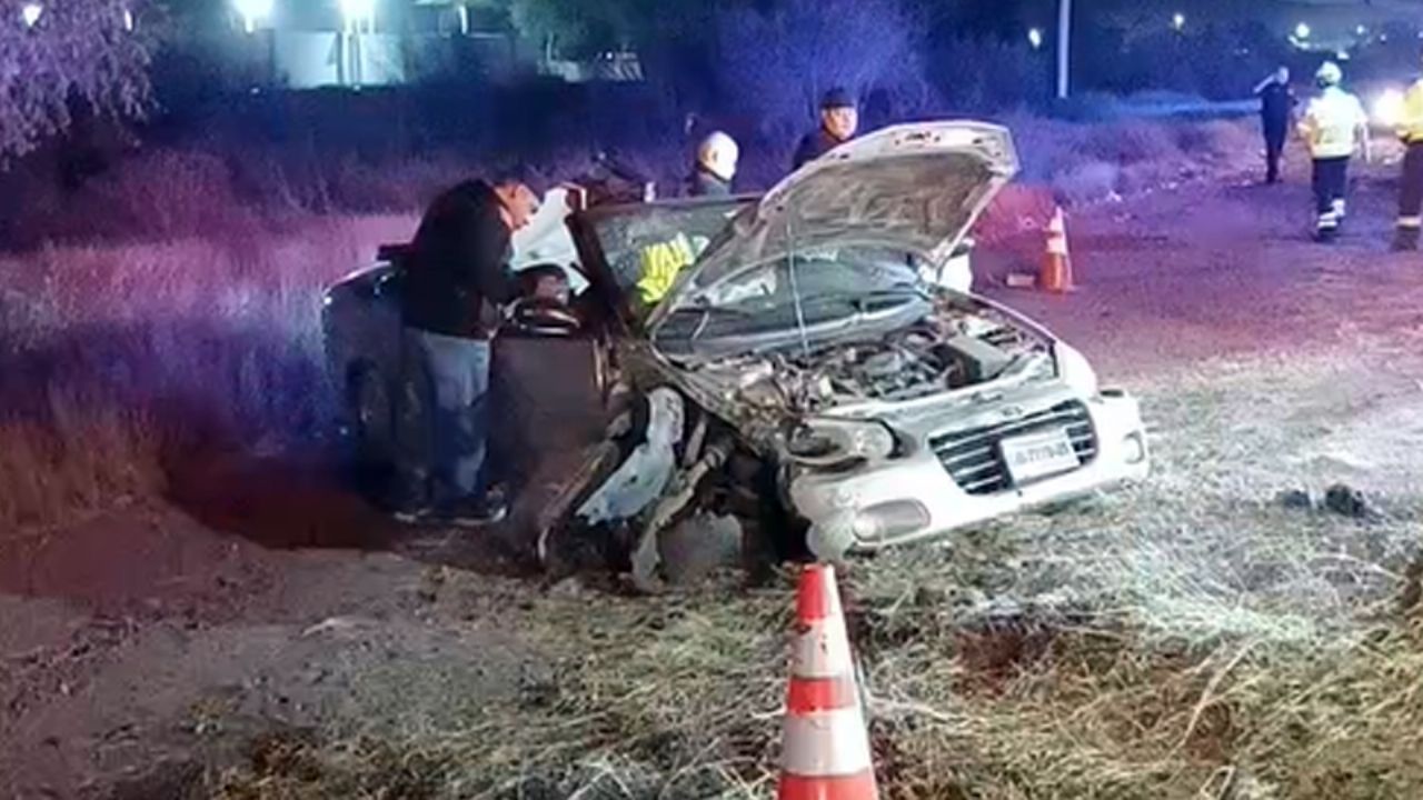 Aparatoso accidente en Ciudad Obregón: Vehículo queda destrozado tras sufrir volcadura