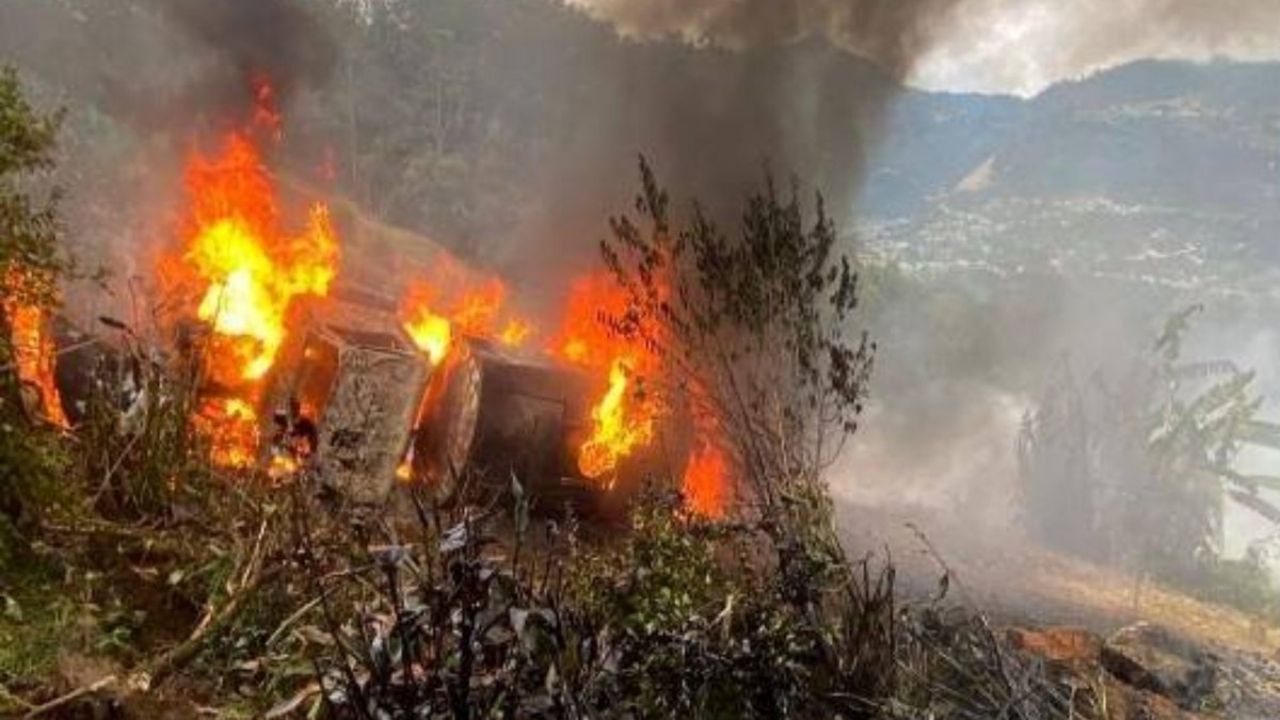 FATAL accidente: Vuelca pipa con chapopote y se incendia en Chiapas; hay un MUERTO