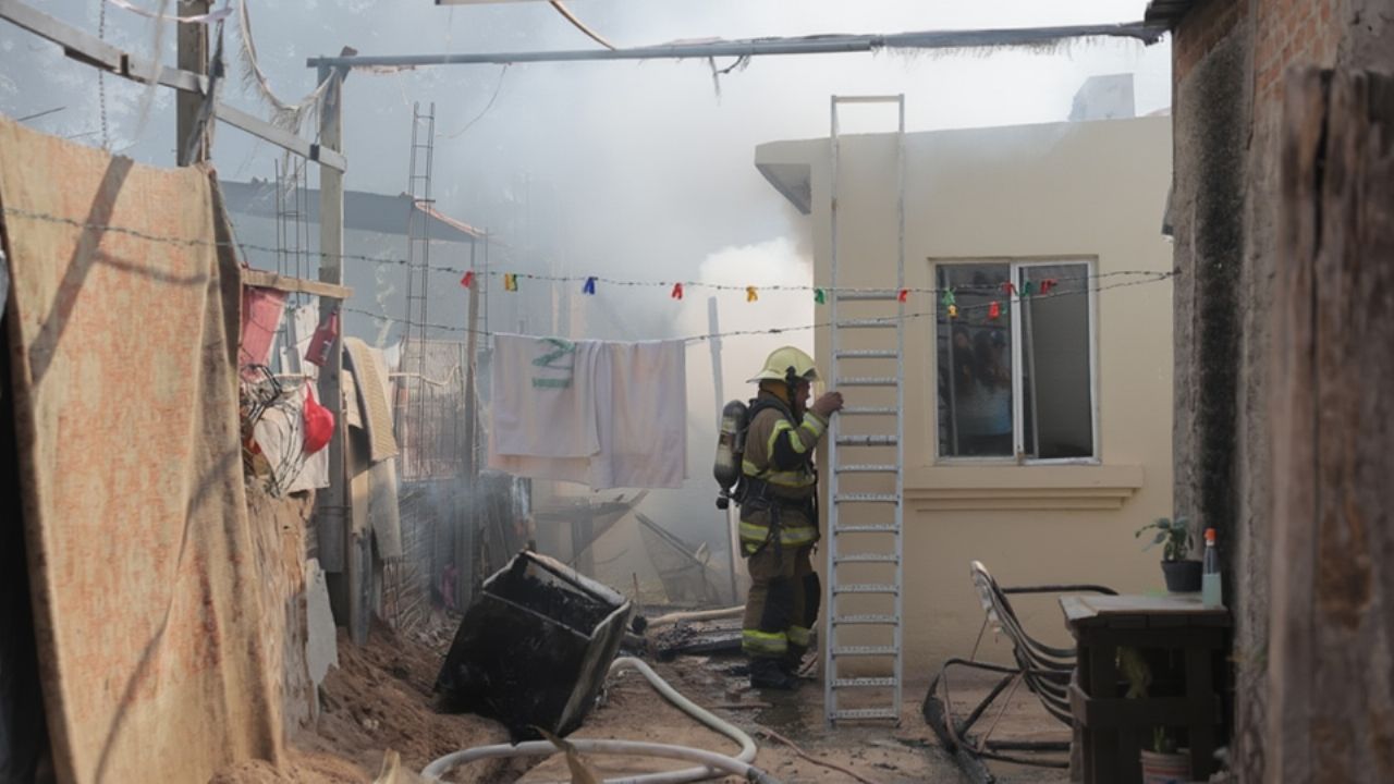 Incendio consume cocina de casa al norte de Hermosillo; problema eléctrico sería la causa