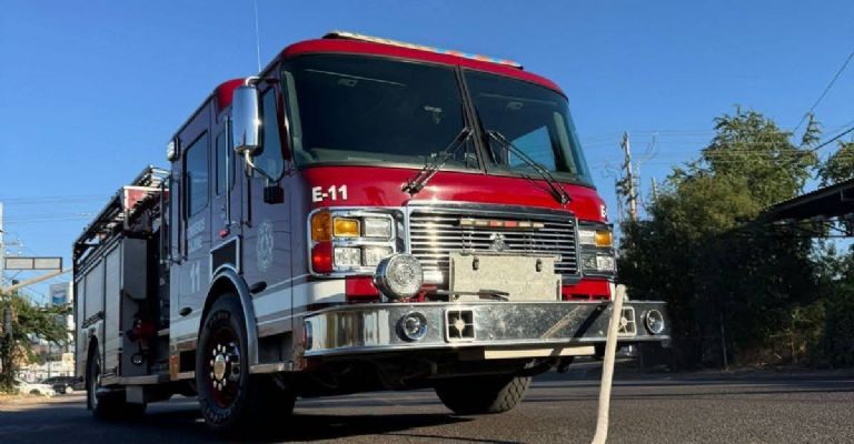 Se incendia vehículo sobre la calle 200, en el sector poniente de Ciudad Obregón.