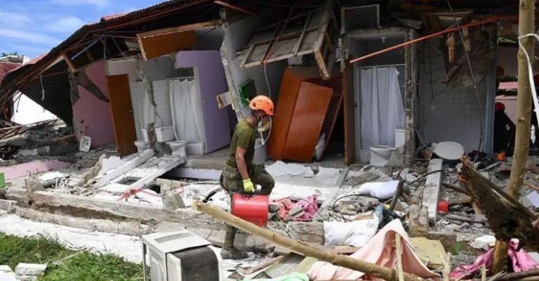 Secuelas del potente terremoto de magnitud 6,9 que golpeó el centro de Filipinas.