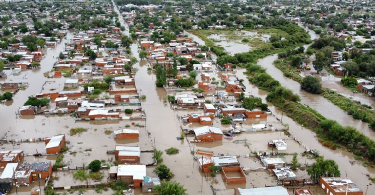 Las precipitaciones de más de 300 mm superaron la capacidad del sistema de drenaje de Bahía Blanca.