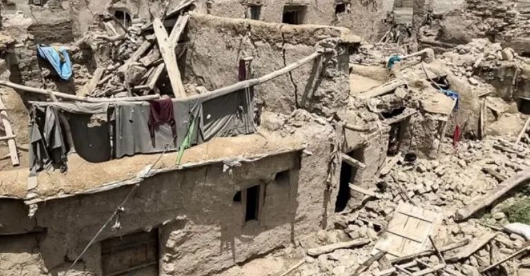 La mayoría de las víctimas dormía en sus casas en el momento del terremoto y quedó sepultada por el derrumbe