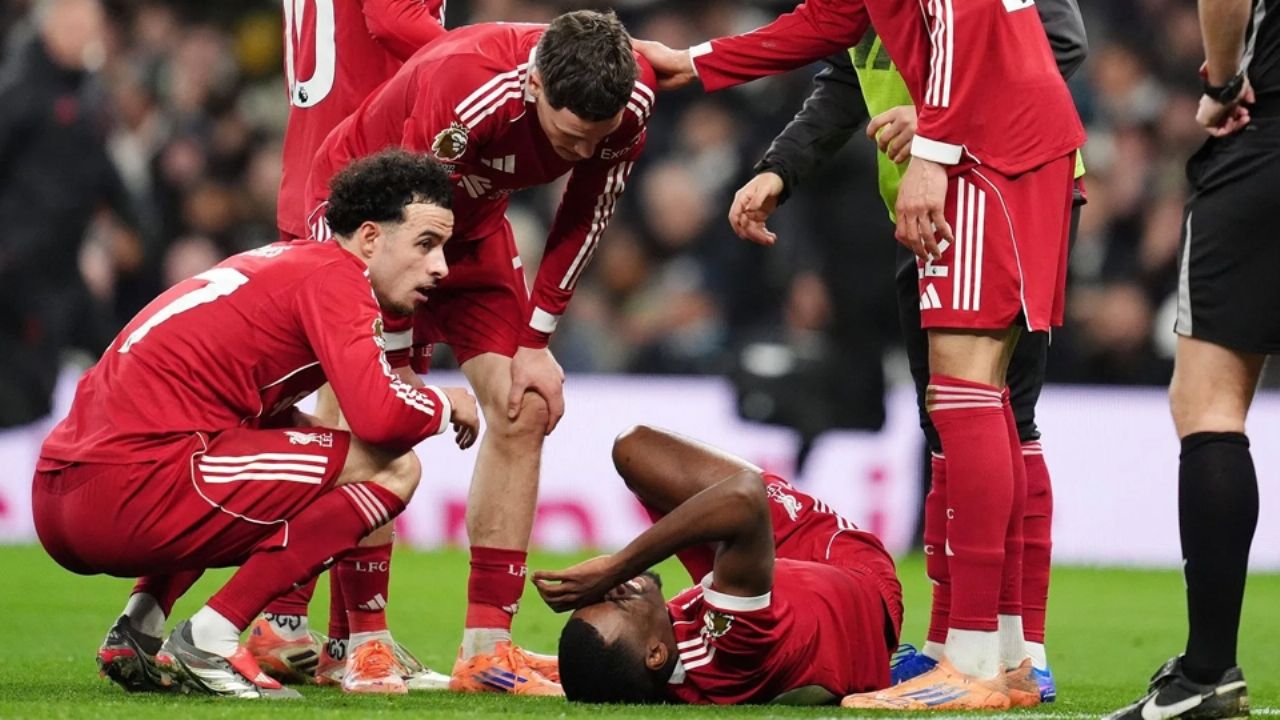 Isak del Liverpool sufre doble fractura; fue operado y podría perderse el repechaje del Mundial 2026